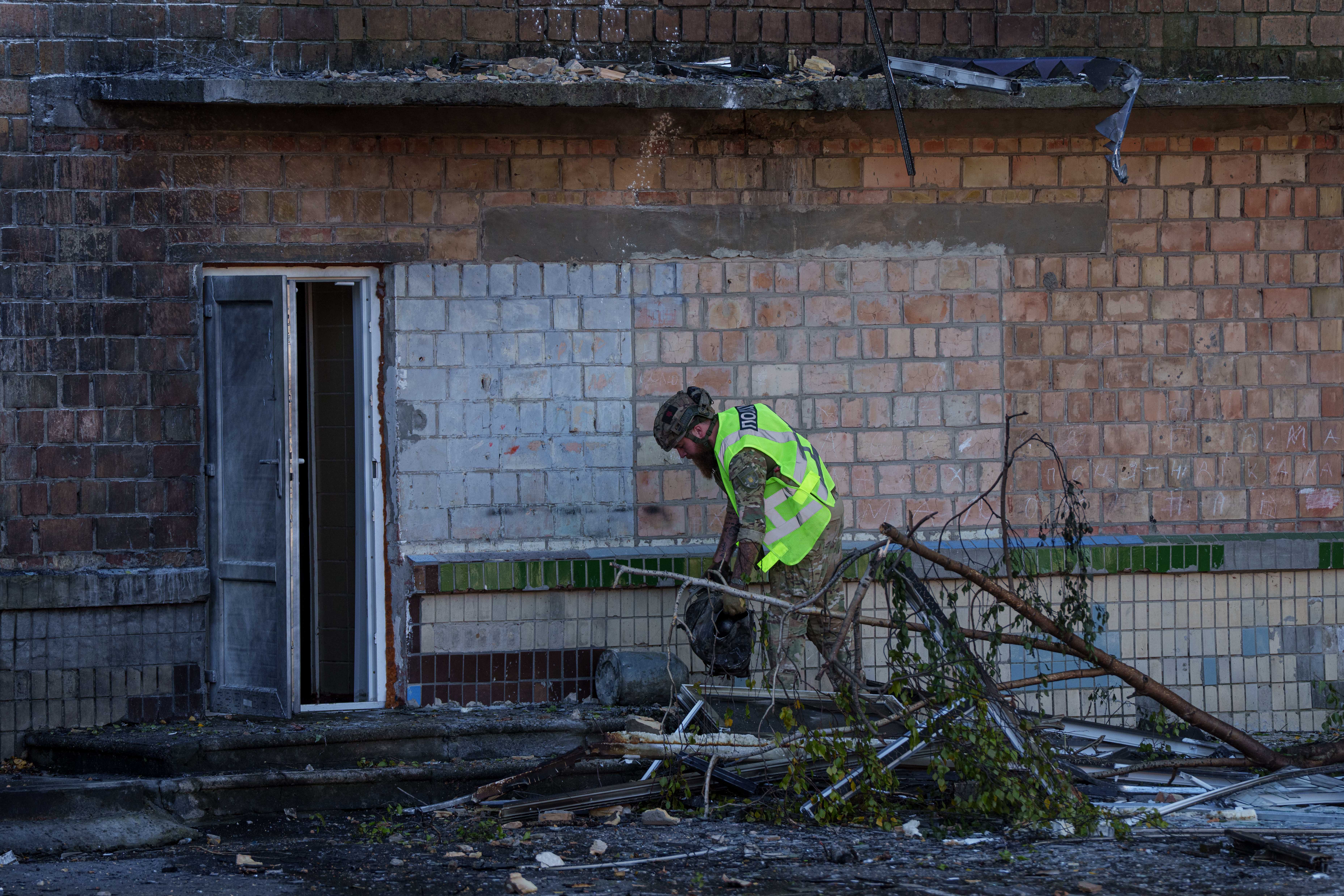 A police officer carries the engine of a Shahed drone out of a school damaged by a Russian strike in Kyiv, Ukraine, Thursday, 1 Oct 2026