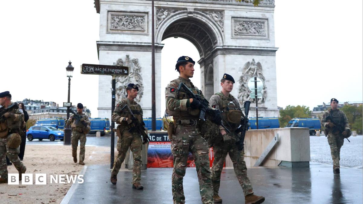Paris closes metro stations as France braces for further mass protests - live updates