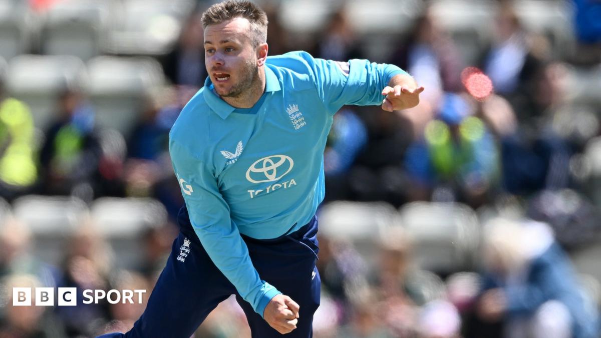 Mason Crane bowls for England Lions in 2026
