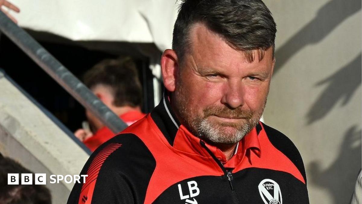 Lee Briers before a St Helens game