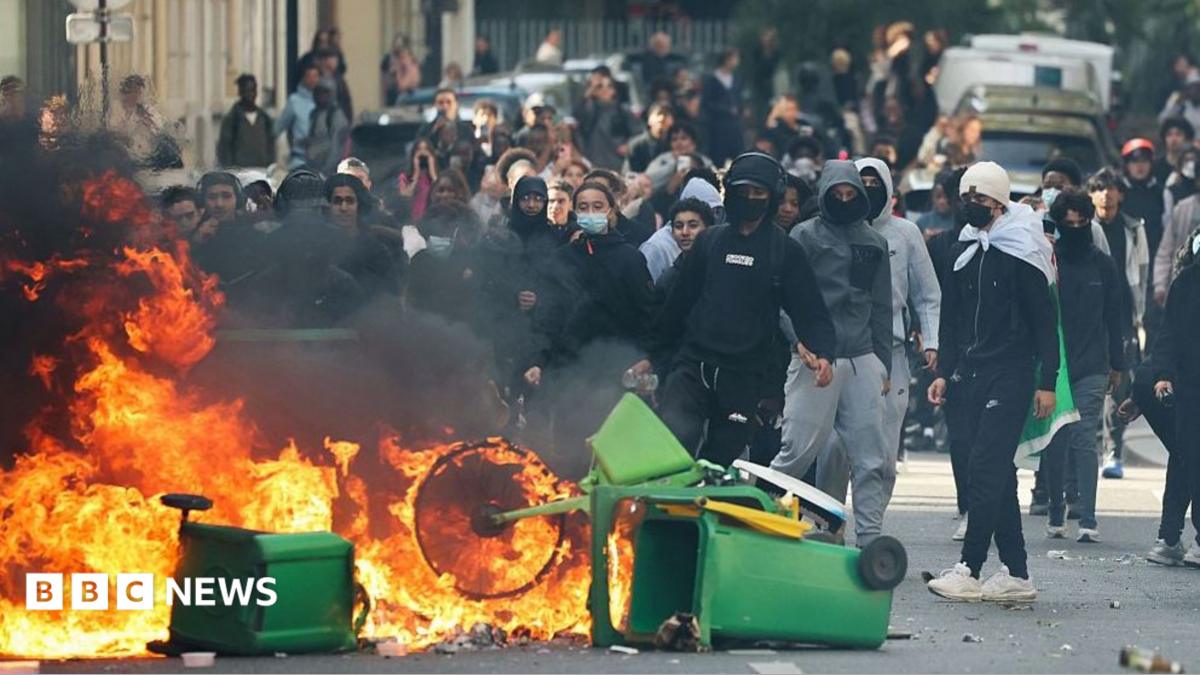 France school protests: Fires lit on streets across France after hundreds of schools close