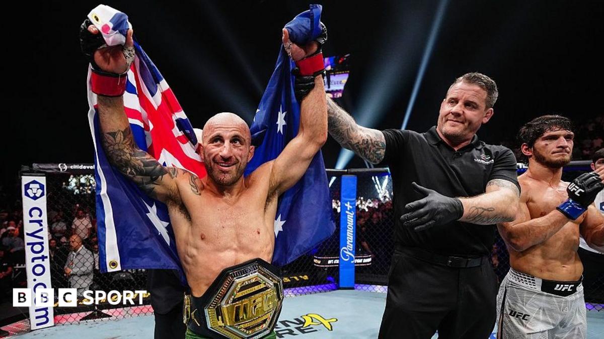 Alexander Volkanovski celebrates winning at UFC 333