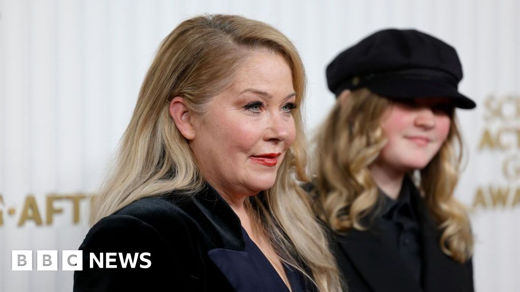 Christina Applegate says she was wrongfully diagnosed with MS - BBC