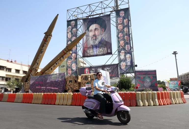 epaselect epa13267851 An Iranian woman rides her scooter past Iranian Zolfaghar missiles placed in front of a billboard carrying a picture of Iranian Supreme Leader Ayatollah Mojtaba Khamenei at Baharestan Square in downtown Tehran, Iran, 28 September 2026. US President Donald Trump turned down Tehran's recent proposal to reopen the Strait of Hormuz. EPA/ABEDIN TAHERKENAREH RESTRICTIONS: NO Access Israel Media/Persian Language TV Stations Outside Iran/Strictly No Access BBC Persian/VOA Persian/Manoto TV/Iran International TV. (As mandated by Iran's Directorate General for Foreign Media) --