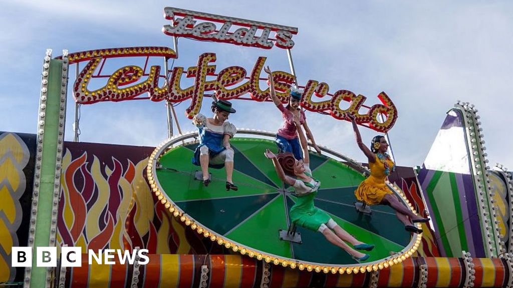 Women given shorts at Oktoberfest to prevent upskirting - BBC