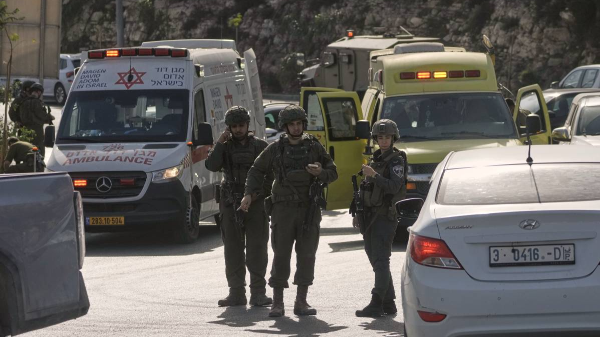 Israel PM announces 'full lockdown' of West Bank after shooting