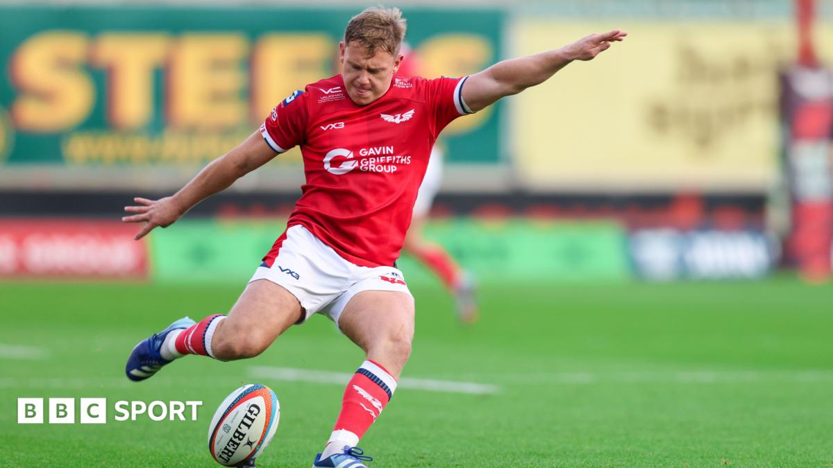 Sam Costelow kicked seven points in the 27-26 victory against Benetton