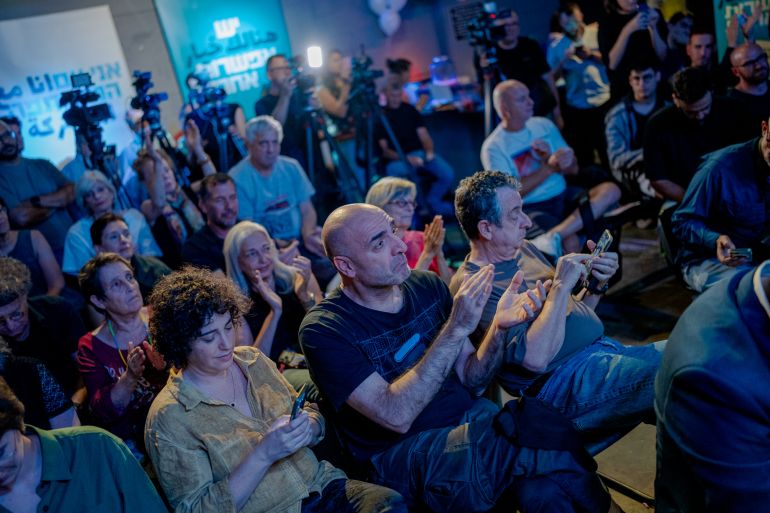 TEL AVIV, ISRAEL - OCTOBER 5: Attendees listen and applaud during an election campaign meeting on October 5, 2026 in Tel Aviv, Israel. The leadership of the Arab-majority joint list parties is announcing their Hebrew-language election campaign to appeal to Jewish voters. Last week, the country's high court overturned a temporary ban on Arab candidates by the Central Elections Committee. Israel is holding legislative elections on October 27th. (Photo by Erik Marmor/Getty Images)