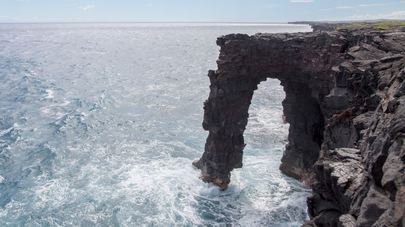 Hawaii’s famed Hōlei Sea Arch has collapsed