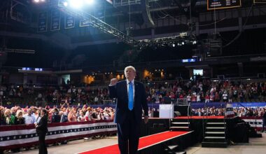 In Kentucky midterm campaign stop, Trump says he "can do stuff that is unbelievable"