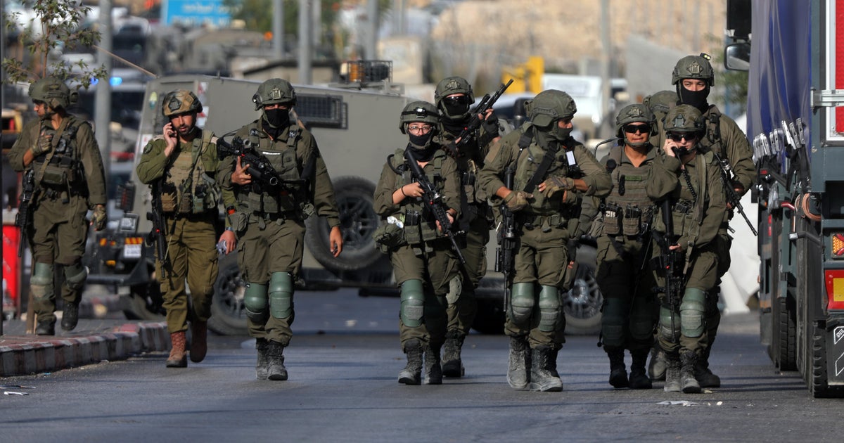 Israeli forces kill two Palestinians in Farsh Al Hawa area of Hebron