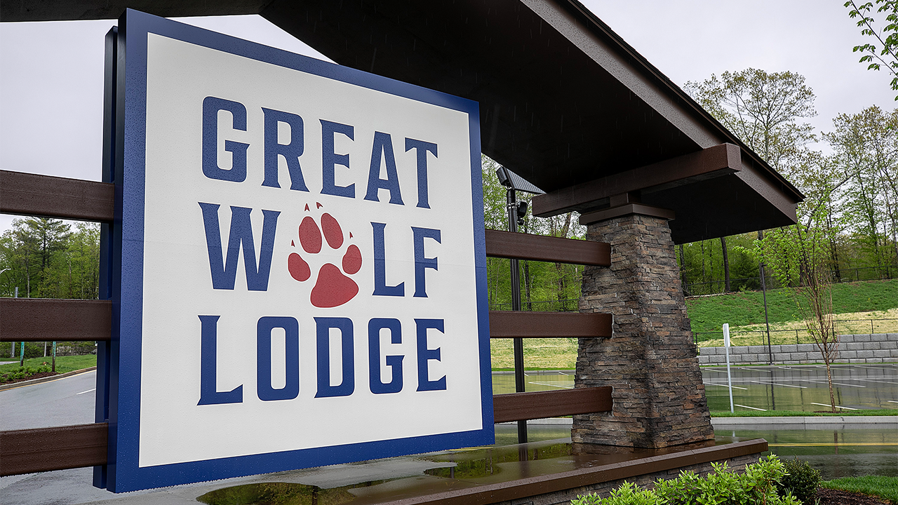 Pennsylvania mom accused of stabbing husband, toddler at Great Wolf Lodge