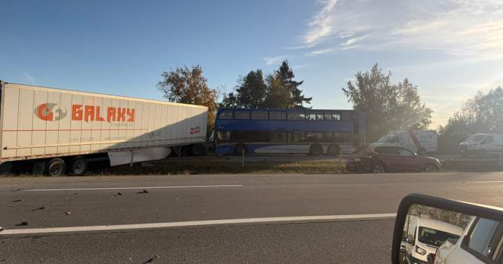 Multi-vehicle crash including double-decker bus closes Highway 99 in Delta - BC