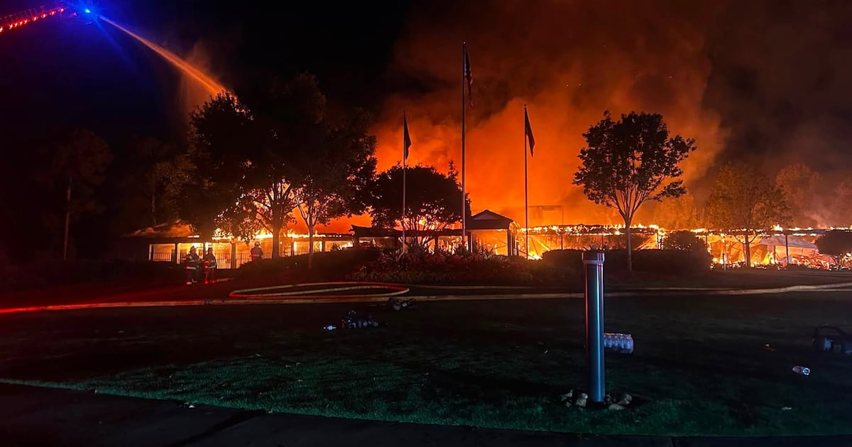 Crews still fighting large fire at clubhouse near Lake Oconee – WSB-TV Channel 2