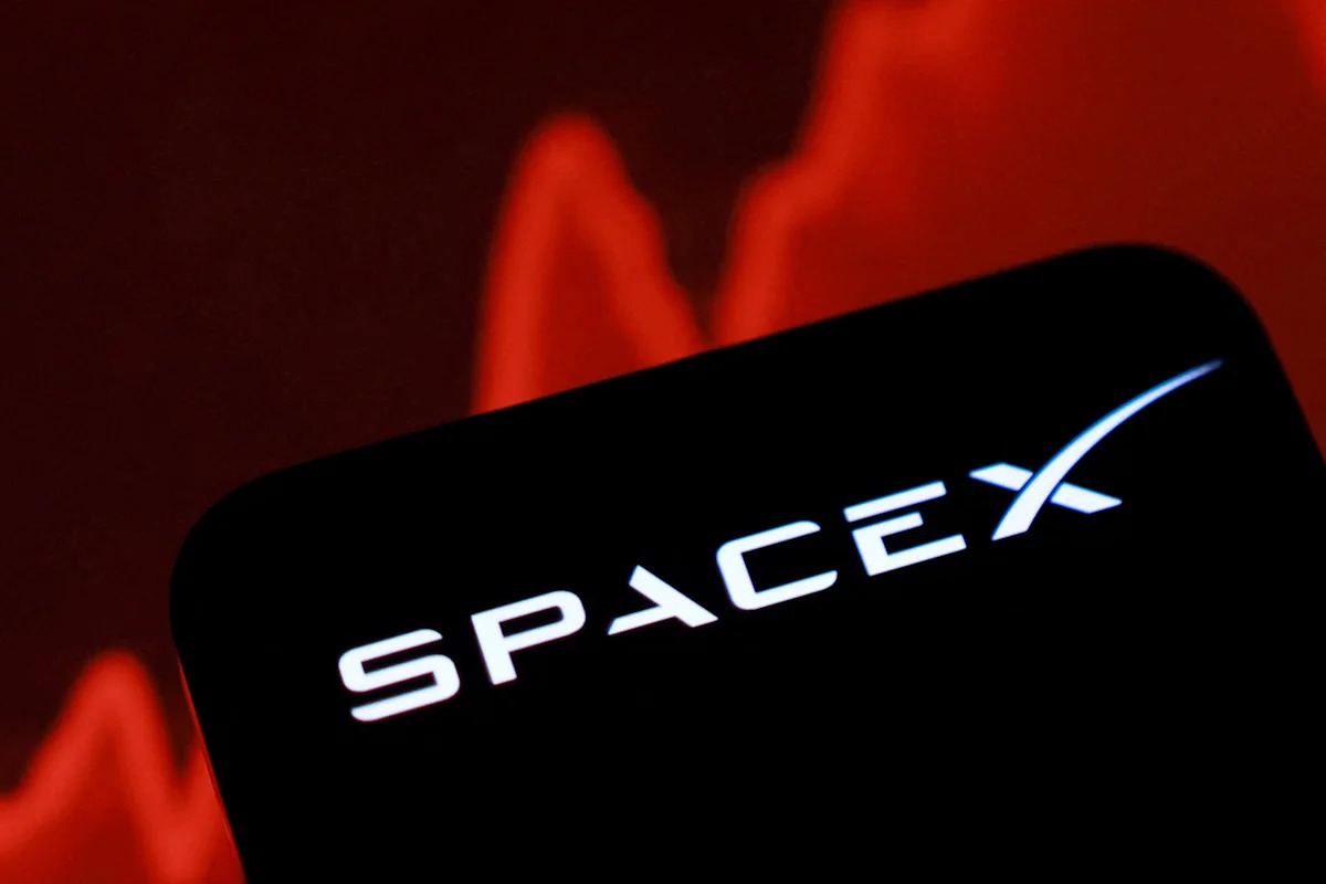 SpaceX wants to be America's fourth phone carrier — tower owners are cashing in