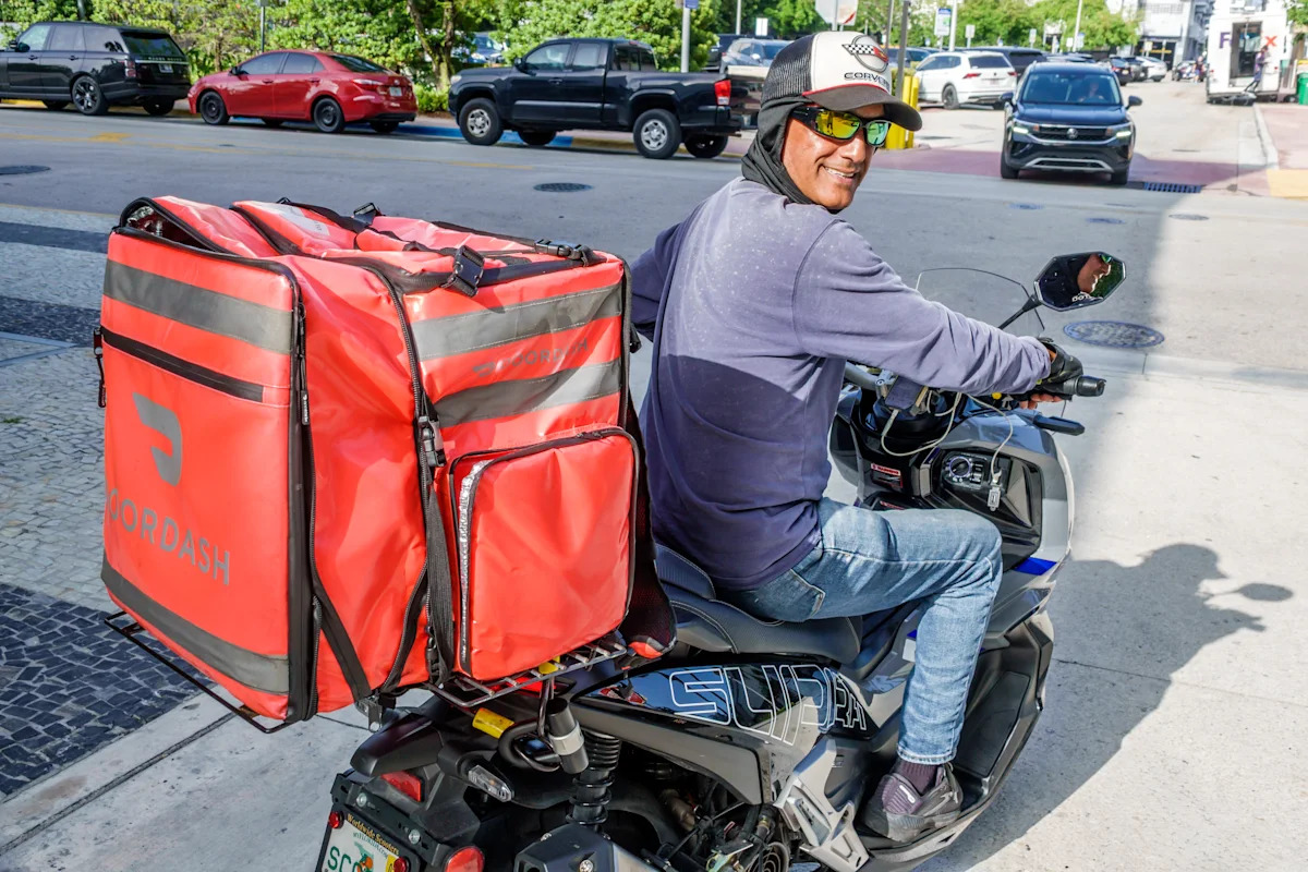DoorDash stock pops, Instacart falls after companies announce $17 billion acquisition deal