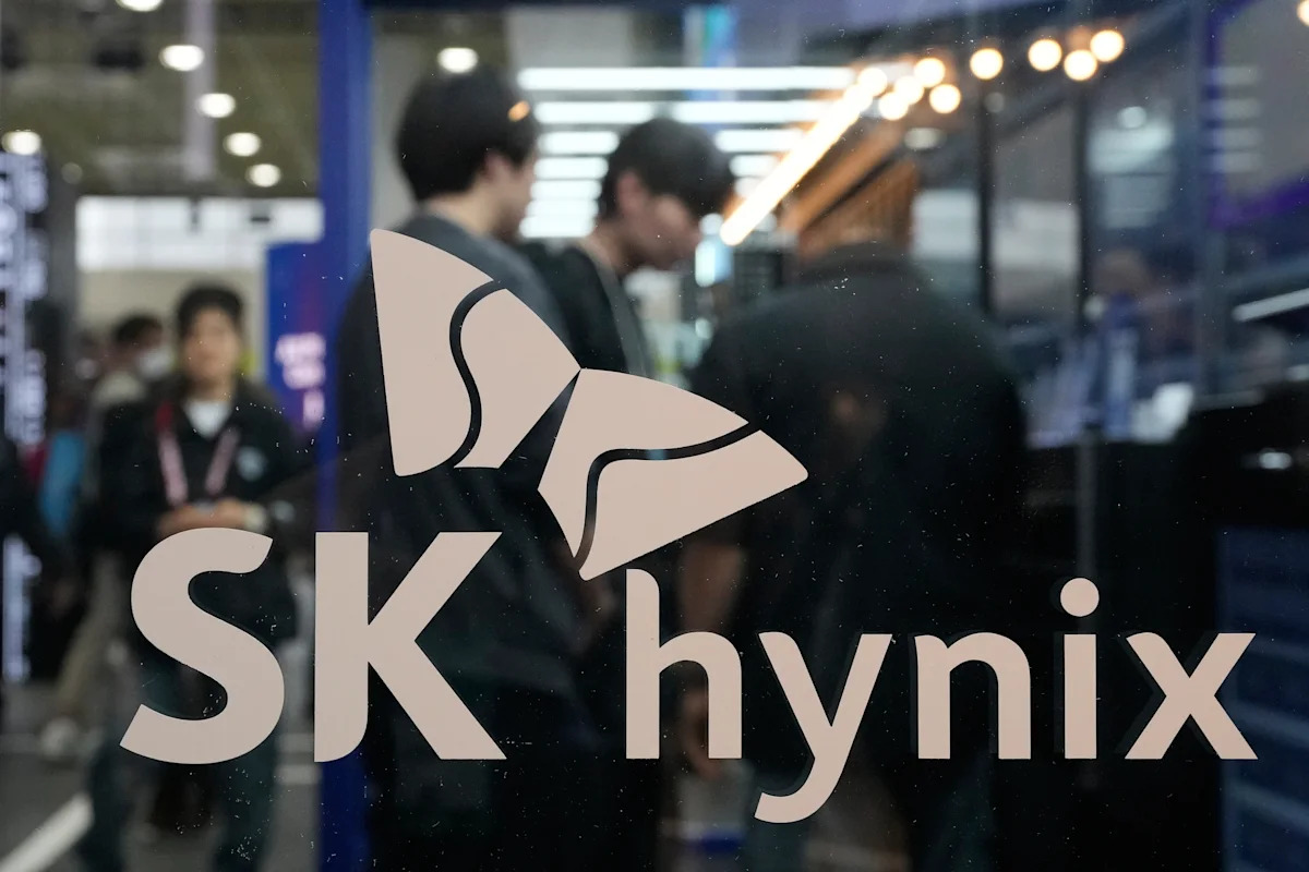 Chip selloff extends as South Korean stock market sinks 6%