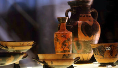 Israel returns 22 stolen ancient artefacts to Greece