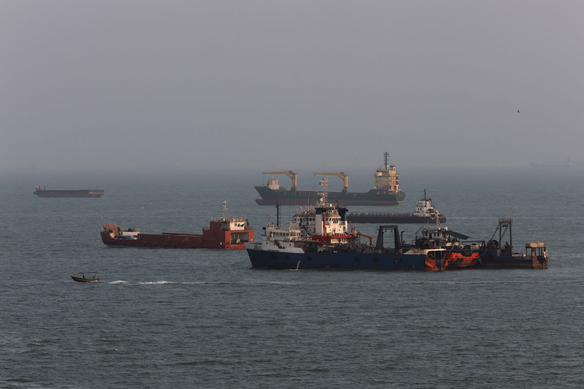 Iran says Hormuz to remain closed until US meets conditions