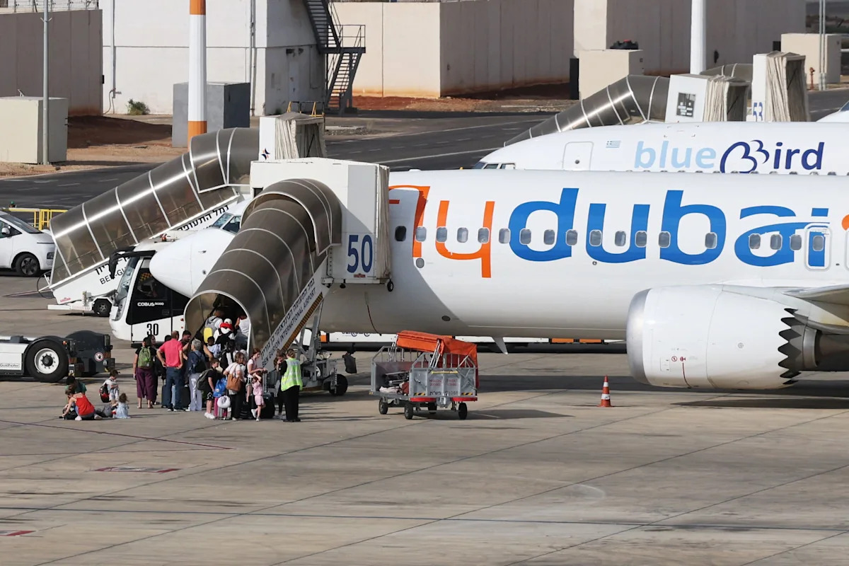 Israel let over 1,000 aviation crew members from banned countries enter despite restrictions