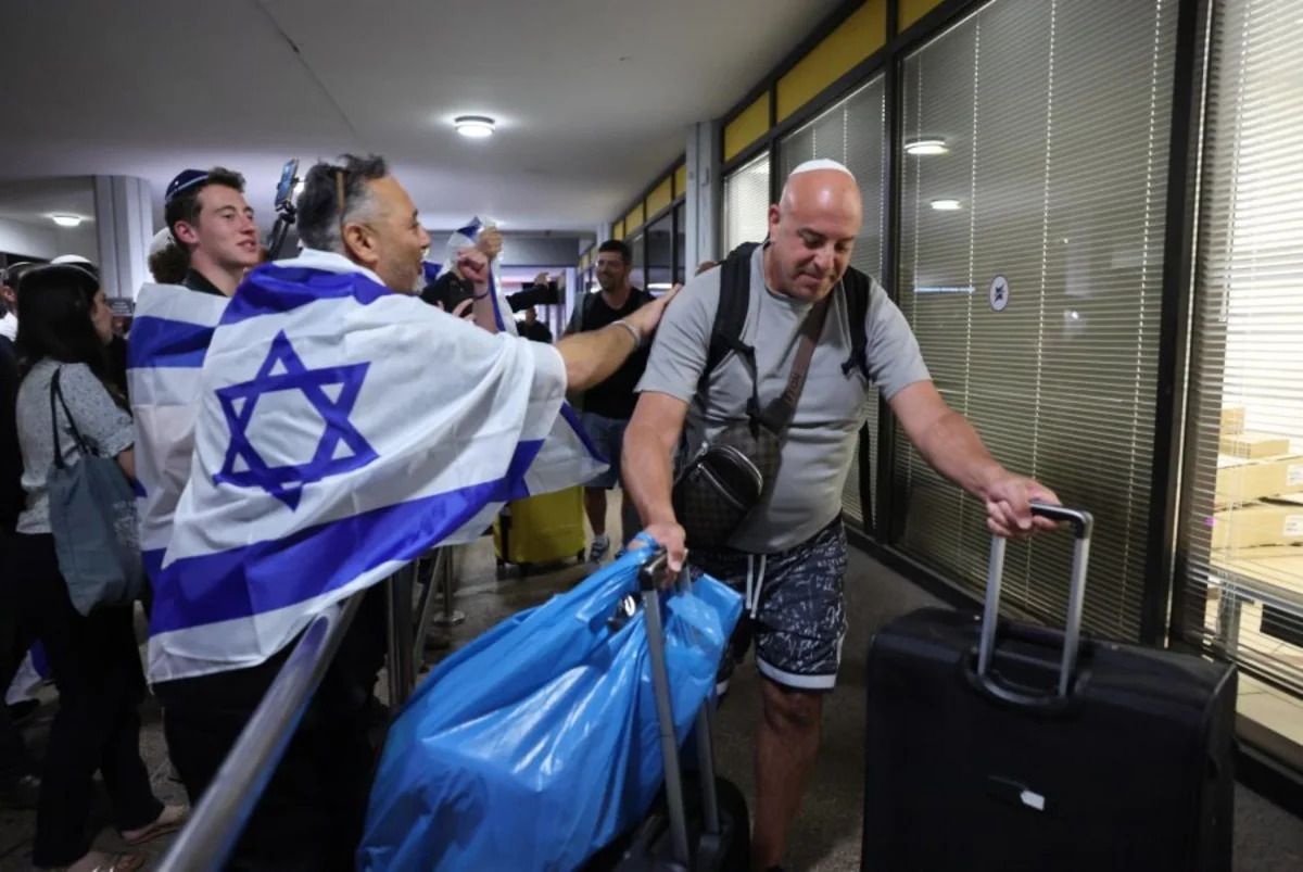 Reports: Alleged FlyDubai hijacker sought Israel airport crash