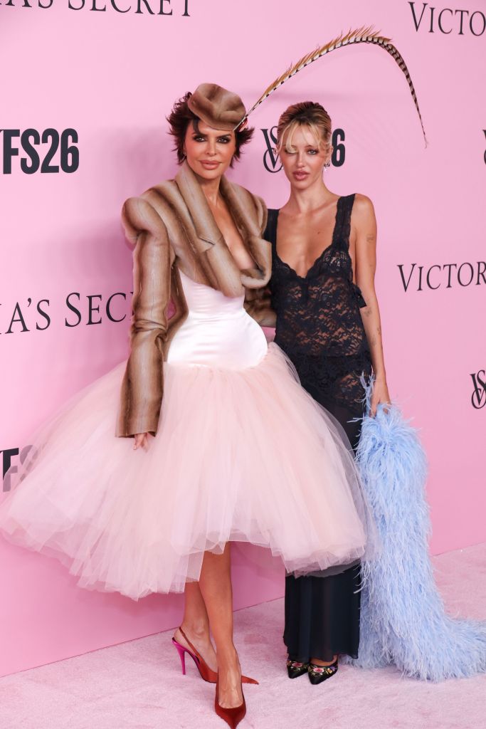 Lisa Rinna and Delilah Belle Hamlin on the pink carpet.