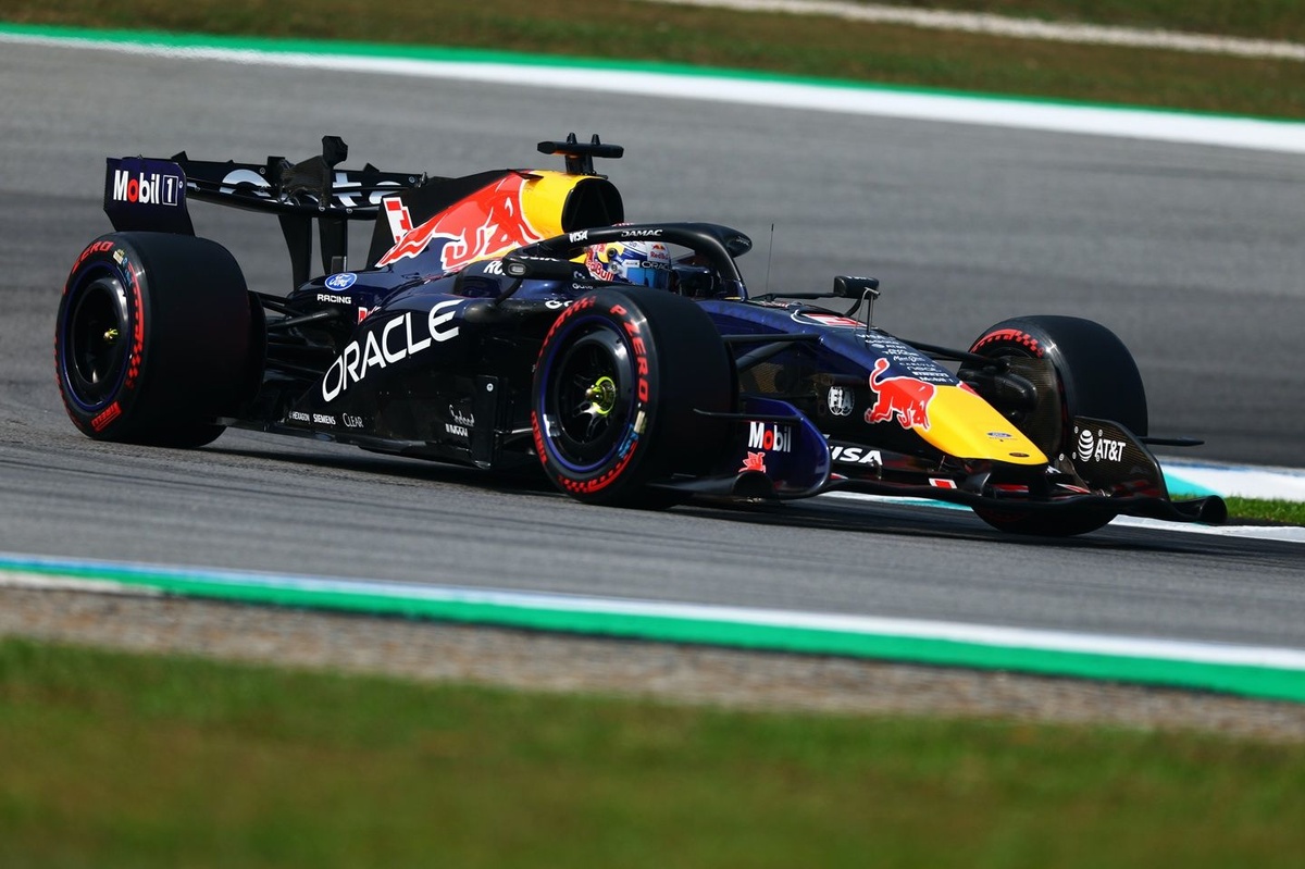 F1 Bahrain GP in Malaysia: Verstappen dominates for pole from Hamilton | Live text
