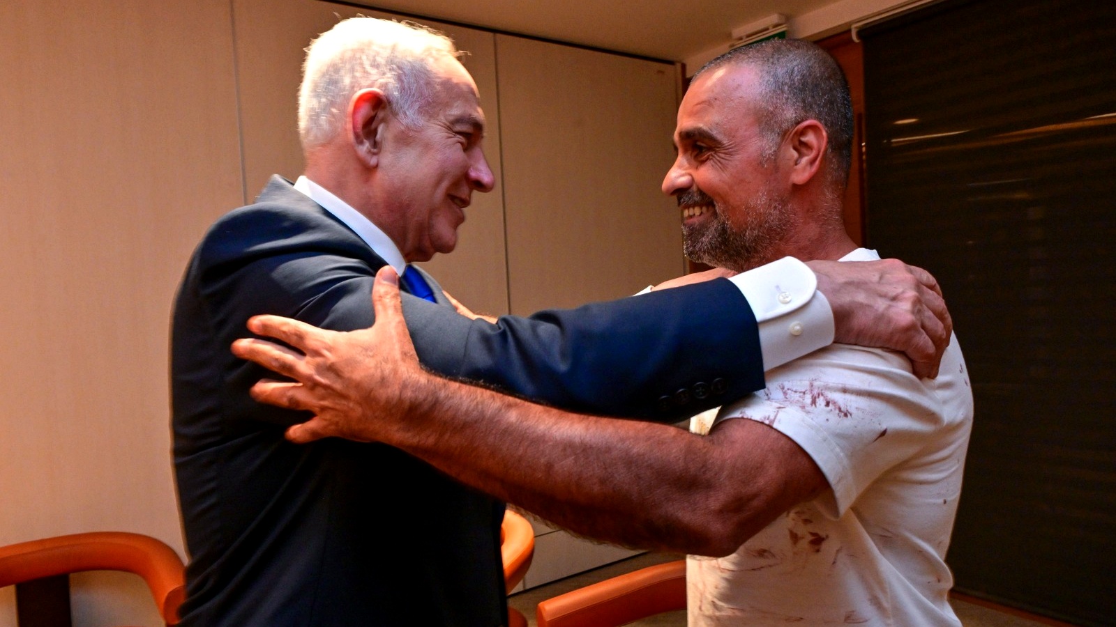 Israel Celebrates Return of Heroes, Passengers from Flight 1073 Sukkot 'Miracle'; Terrorism Suspected