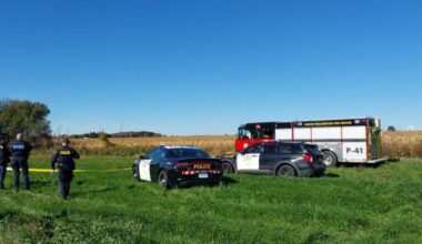 Police investigate small plane crash in field near Fergus, Ont.