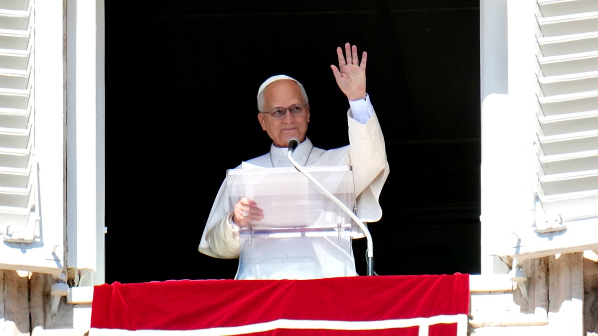 pope-leo-angelus-10-11