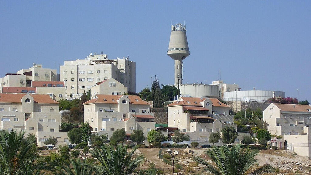 A neighborhood in the town of Ma'ale Adumim (Wikipedia) שכונה בישוב מעלה אדומים