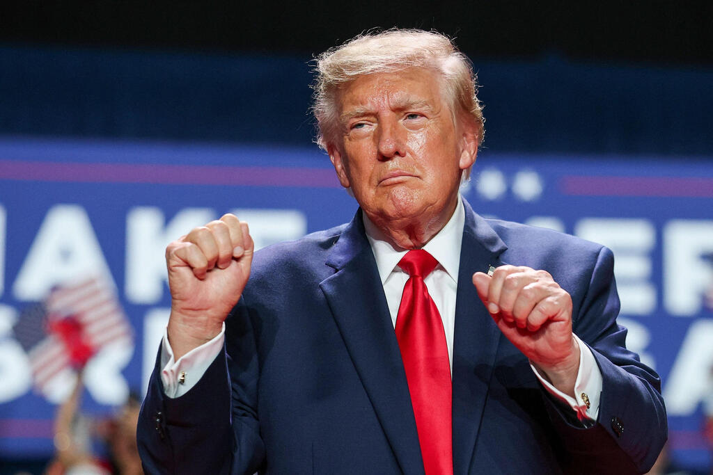 US President Donald Trump at a midterm election rally in Texas on Wednesday. His decisions could prove decisive (Photo: Win McNamee/Getty Images/AFP (Photo by WIN MCNAMEE / GETTY IMAGES NORTH AMERICA / AFP) טראמפ ב טקסס בעצרת בחירות אמצע ארה"ב ביום רביעי