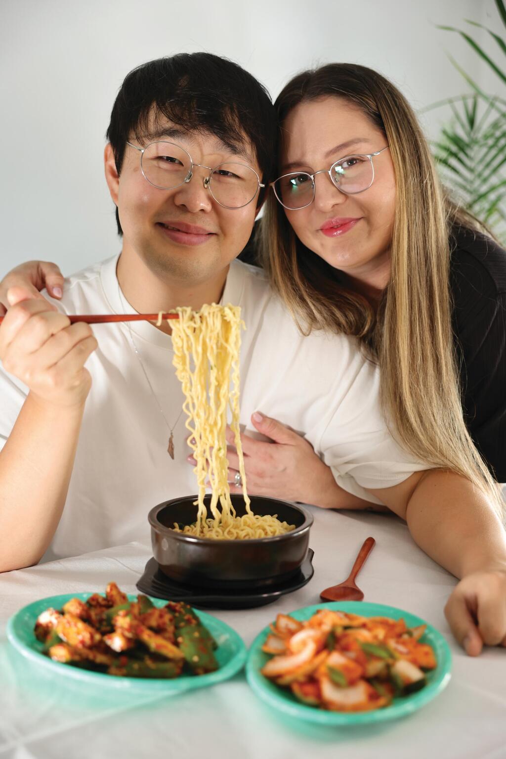 Zlata and Yong Park (Photo: Gadi Kabalo) זלטה ויונג פארק