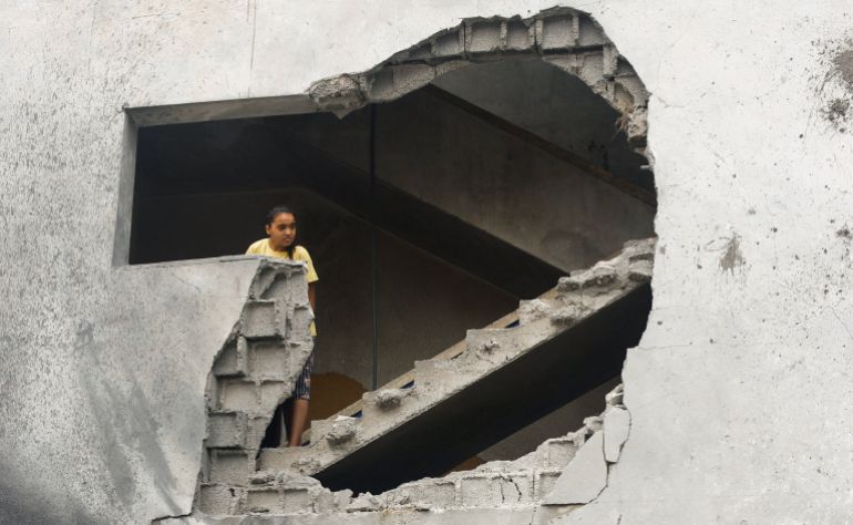 A Palestinian looks on at the site of a house targeted by Israeli airstrikes after the Israeli military warned residents to evacuate late on Saturday, in Al-Zawayda, central Gaza Strip, October 11, 2026. REUTERS/Mahmoud Issa