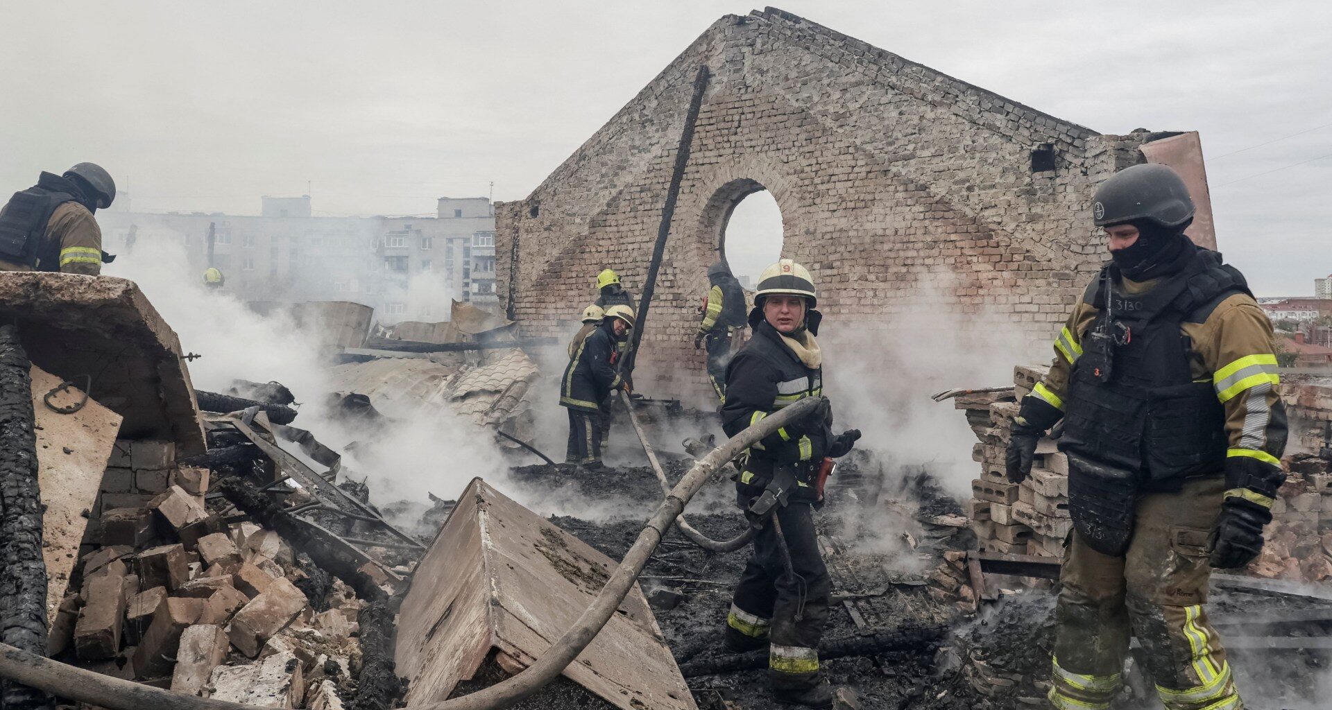Russia drops cluster bombs on Ukraine as Kyiv consolidates front line | News