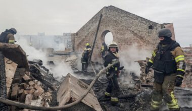 Russia drops cluster bombs on Ukraine as Kyiv consolidates front line | News