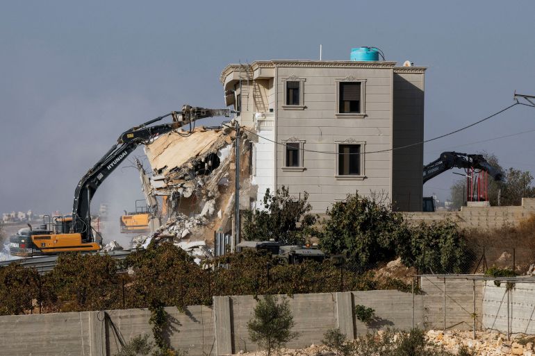 Israeli machinery demolishes a Palestinian house following a shooting attack, in Hebron in the Israeli-occupied West Bank, October 23, 2026. REUTERS/Mussa Qawasma TPX IMAGES OF THE DAY