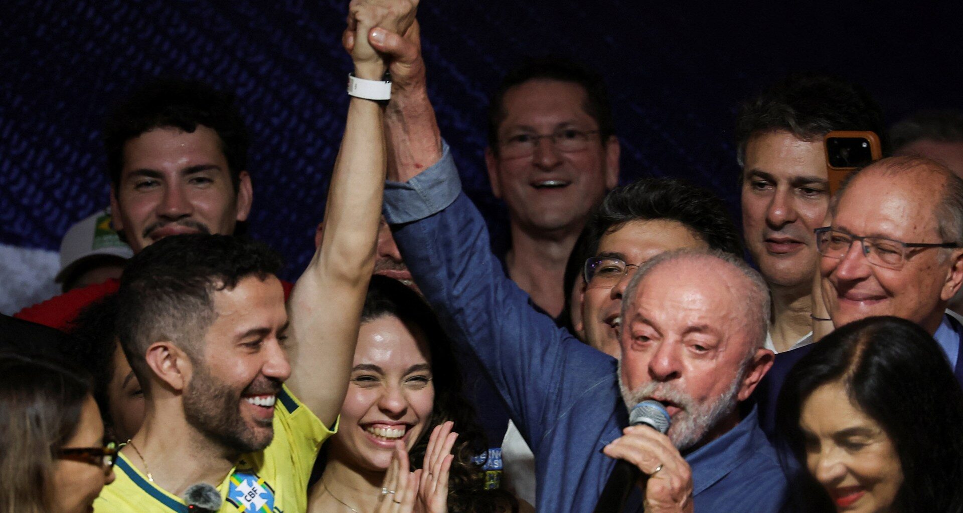 The WhatsApp ‘general’ behind Lula’s election comeback in Brazil | Elections News