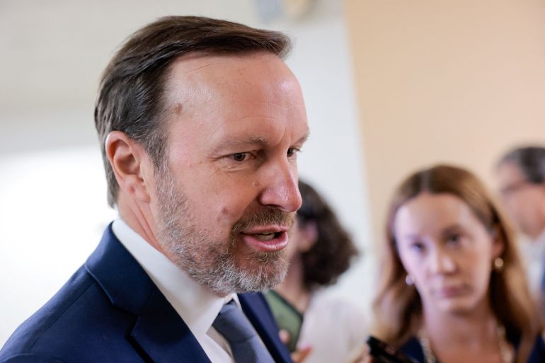 US Senator Chris Murphy (D-CT) speaks with reporters on the way to a vote on the "Stop Insider Trading Act" on Capitol Hill in Washington, D.C., US, September 30, 2026. REUTERS/Kylie Cooper