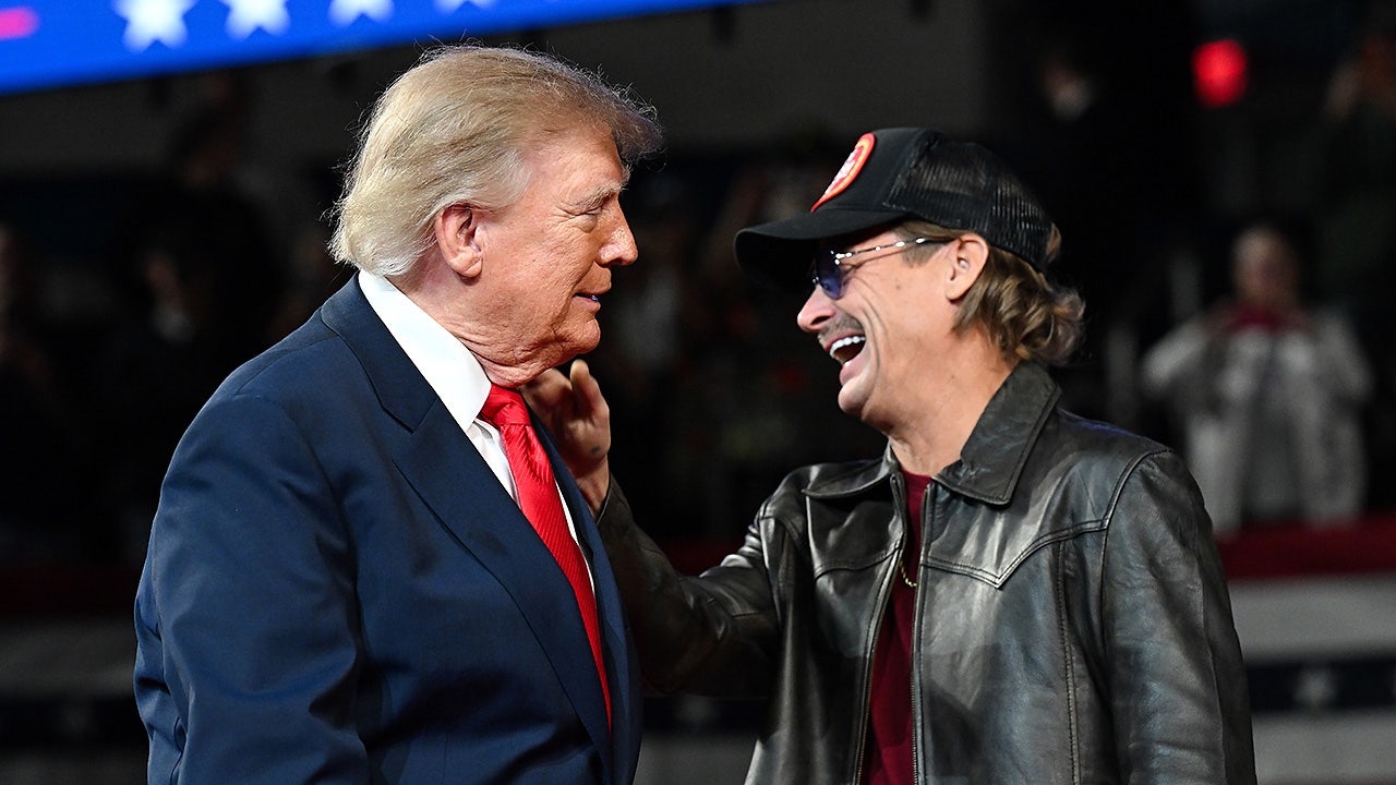 President Trump rallies Tennessee crowd ahead of midterms, floats 'Trump Ocean'