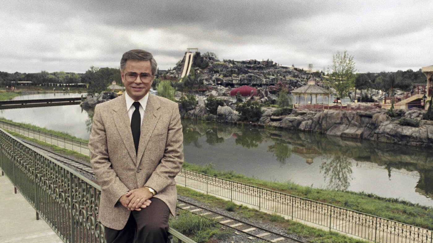 Jim Bakker, who built ‘PTL Club’ televangelism empire, has died at 86 : NPR
