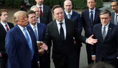 As vote nears, Trump’s AI gamble fuels economic uncertainty