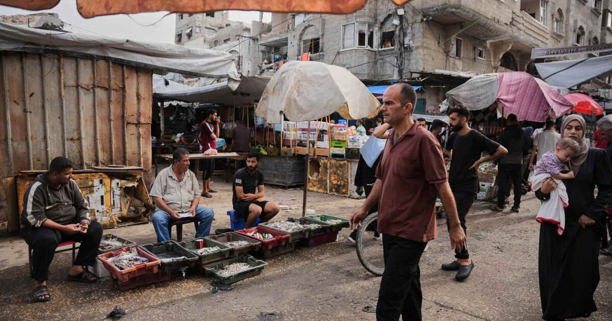 Goods no longer entering Gaza, raising fears of worsening shortages