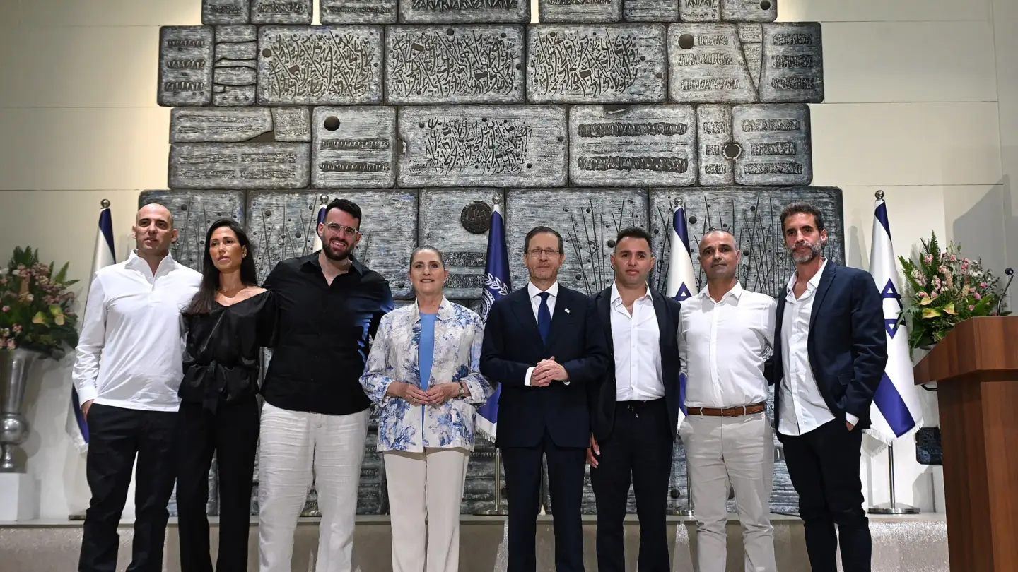 Herzog honors six heroes who saved flydubai flight from disaster - Israel & Jewish News
