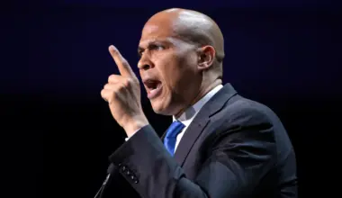 Booker blames Israel for ‘colossally stupid’ Iran war, GOP challenger says Trump should be tougher on ‘settlers’ - Israel & Jewish News