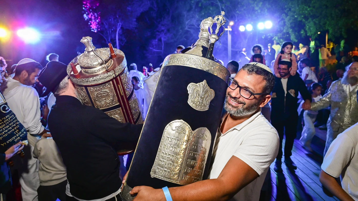 Why Jews dance with a closed book - Israel & Jewish News