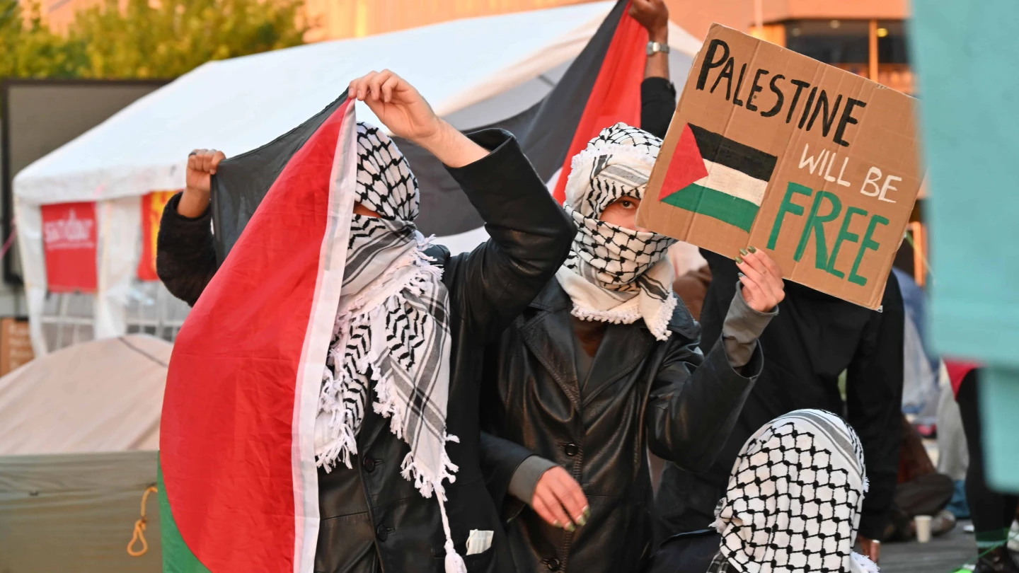 Israelis increasingly identify with Middle East as attitudes toward Europe decline - Israel & Jewish News