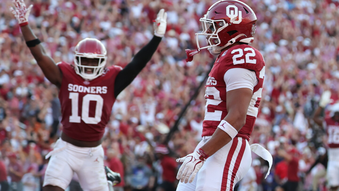 Oklahoma upsets No. 1 Texas on Tate Sandell’s game-ending 47-yard field goal
