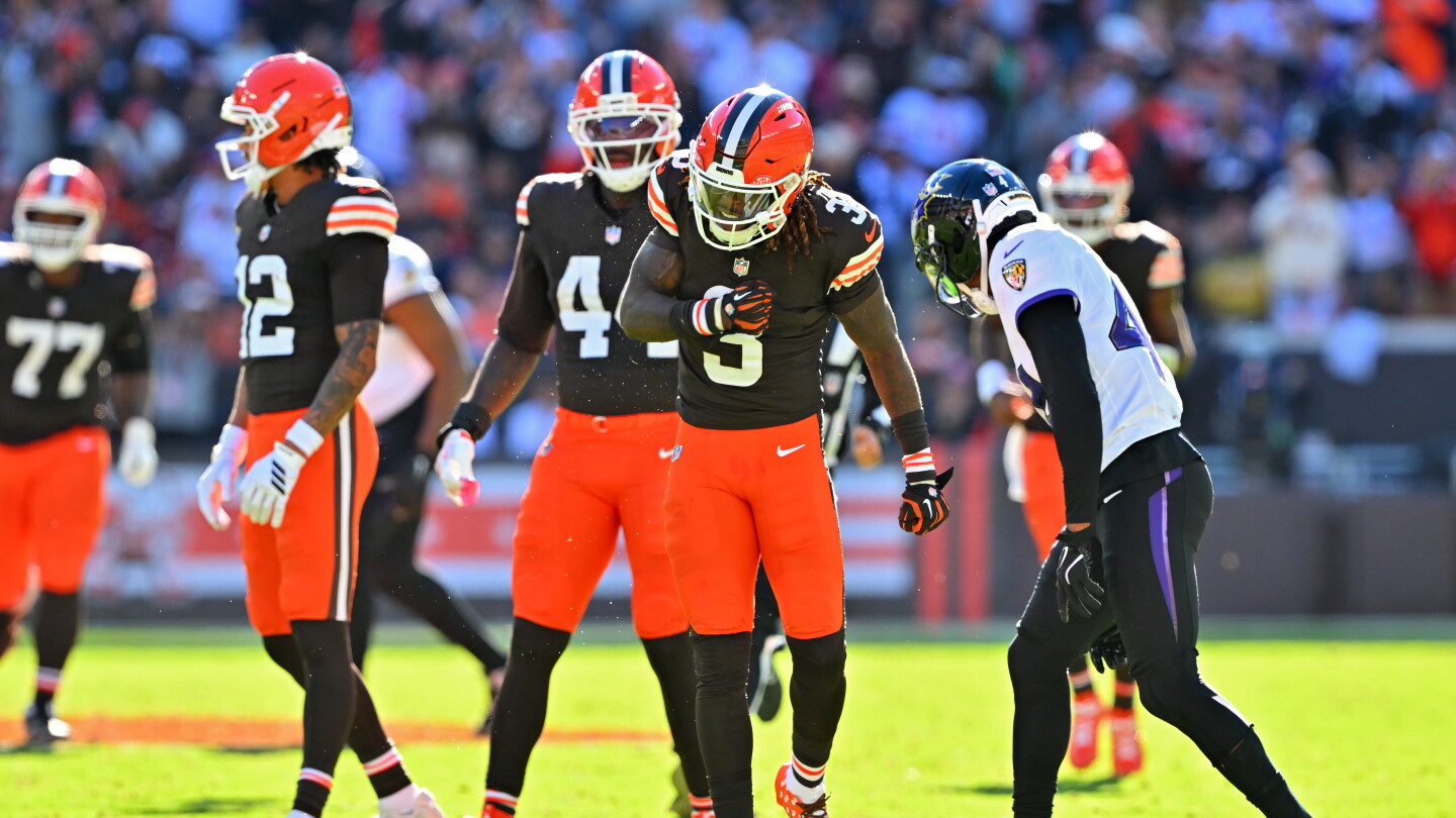 Browns move into first place with 13-10 victory over Ravens