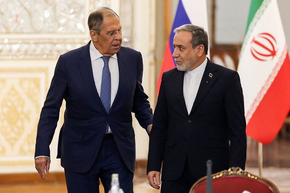Iran's Araqchi Blames US for Strait of Hormuz Tensions, Calls for Diplomacy